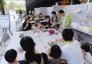 ペットボトル風車作成風景